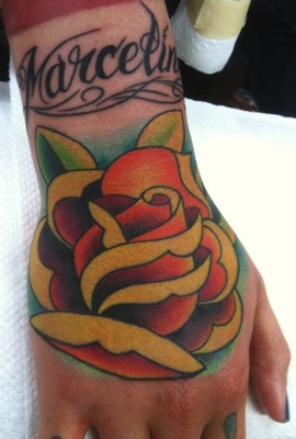  American traditional rose on the hand 