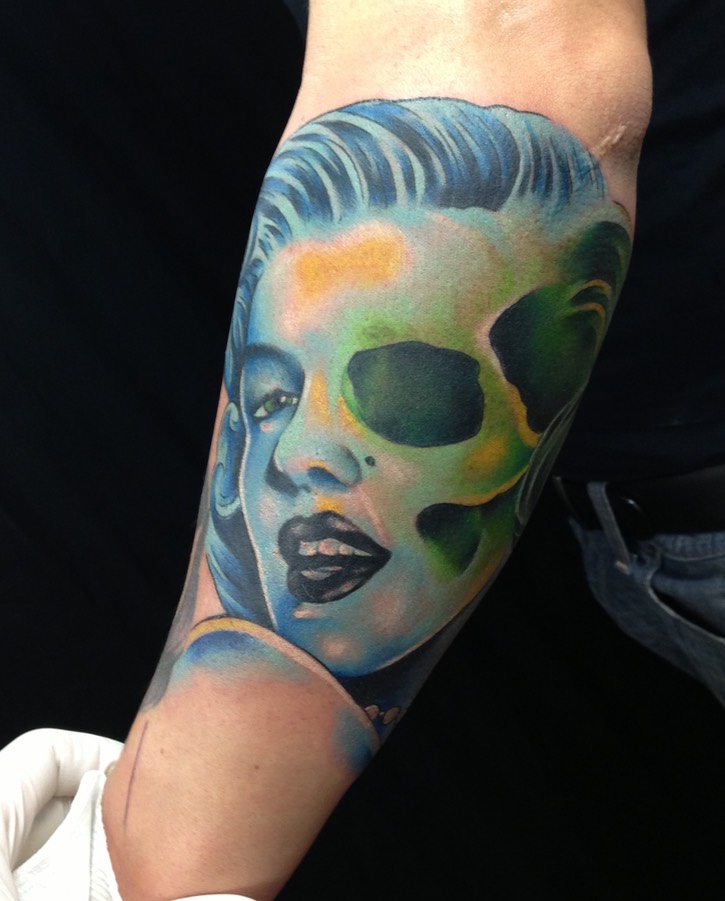  Marilyn Monroe skull tattoo 