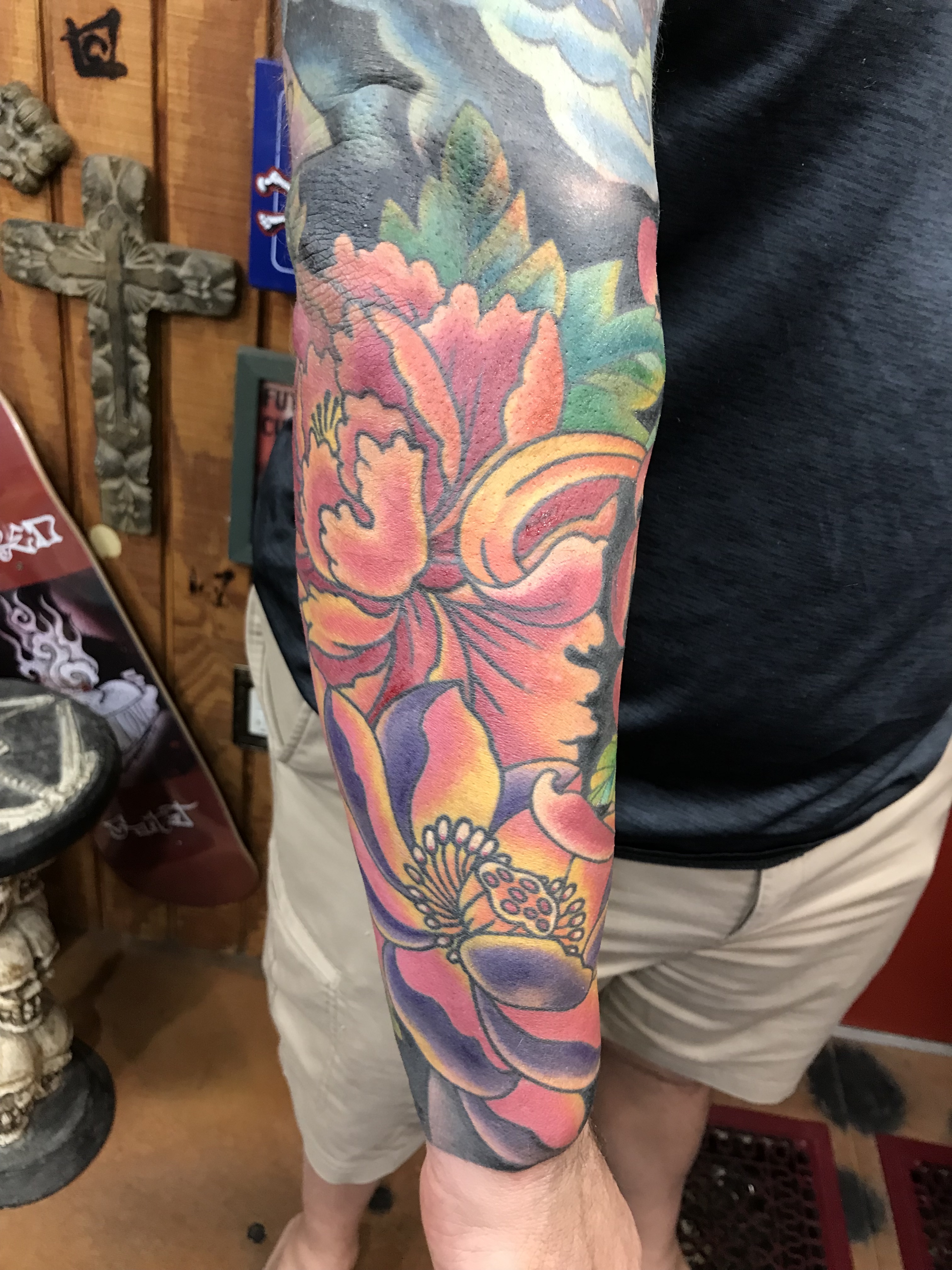  Japanese peony & lotus tattooing by Brandon Notch 